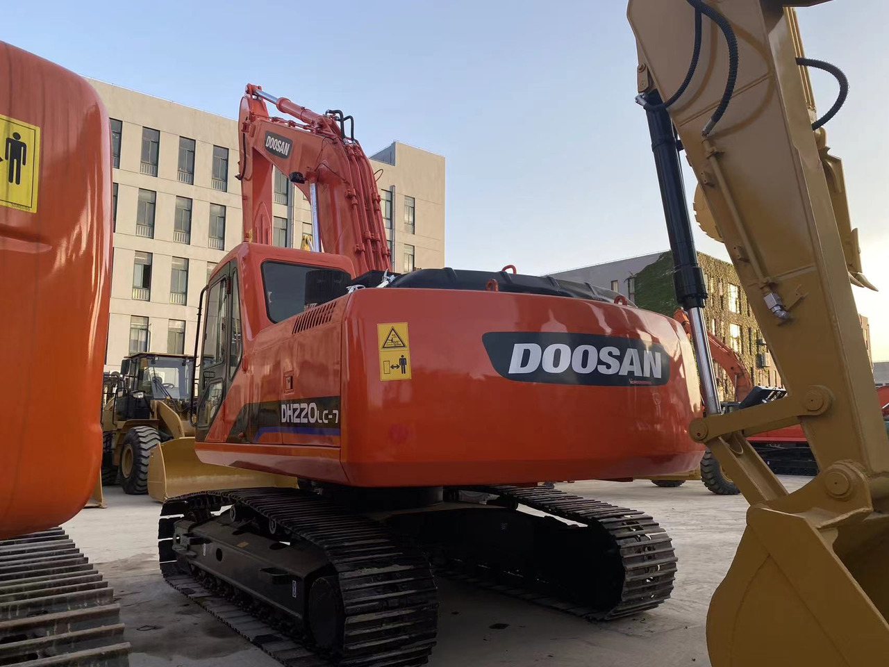 Excavadora de cadenas DOOSAN DH220 used excavator good price for sale: foto 3