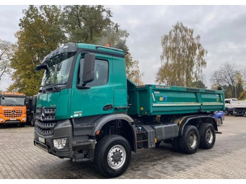 Camión volquete MERCEDES-BENZ Arocs 3351