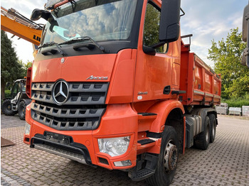 Camión volquete MERCEDES-BENZ Arocs