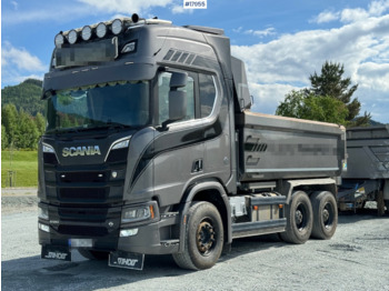 Camión volquete SCANIA R 580