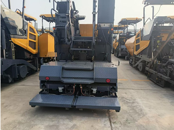 Pavimentadora de asfalto XCMG Official Road Machinery Used Asphalt Paver RP453L 3.4m  Small Asphalt Paver Price: foto 3