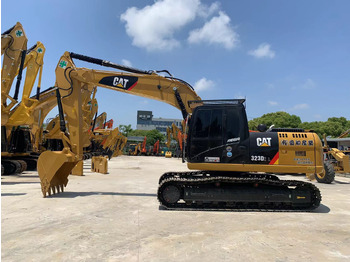 Excavadora de cadenas CATERPILLAR 323DL