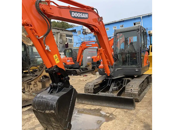 Excavadora de cadenas DOOSAN DX60W