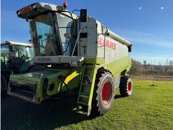 Cosechadora de granos CLAAS Lexion 440