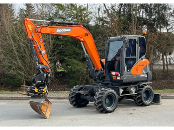 Excavadora de ruedas DOOSAN DX57W