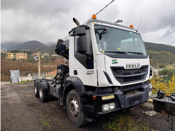 Camión grúa IVECO Trakker