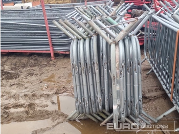 Equipo de construcción Bundle of Metal Safety Barriers (2 of): foto 2