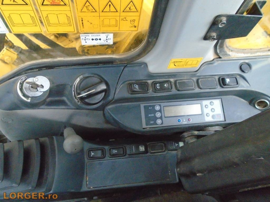 Leasing de New Holland E 235 B SR-2* Blade  New Holland E 235 B SR-2* Blade: foto 15