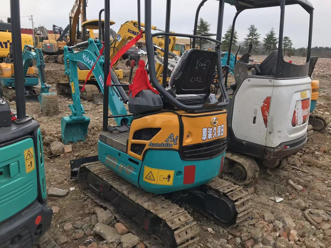 Miniexcavadora Kubota U17: foto 7