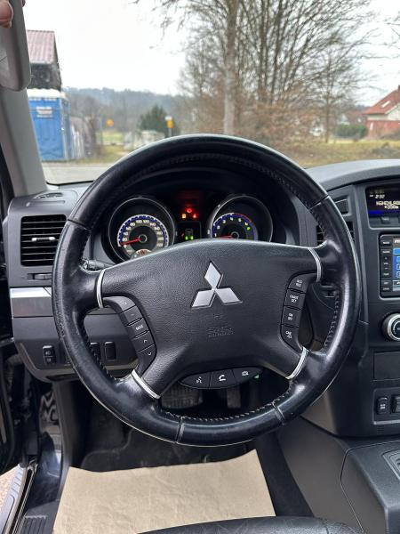 Coche Mitsubishi PAJERO 3.2 TDI lang  Leder*Klima*Aut*Navi*AHK*1. Hand*Euro4* Voll: foto 33