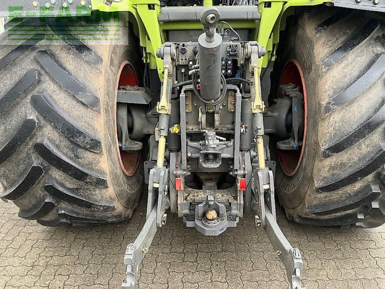 Tractor CLAAS xerion 5000 trac vc TRAC VC: foto 12